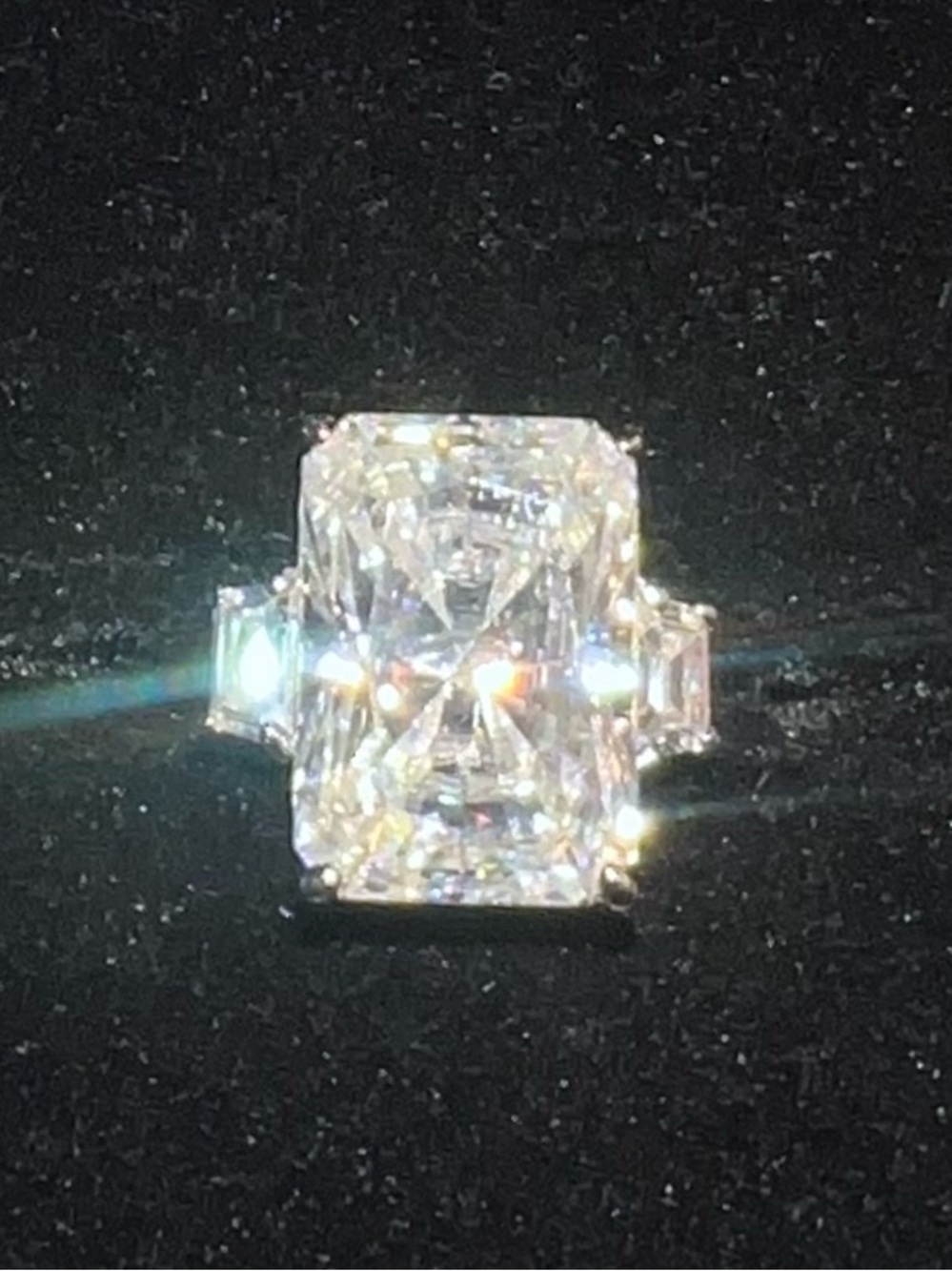 ❤️ NEW! RADIANT CUT 10 CT MOISSANITE RING - Picture 3 of 6